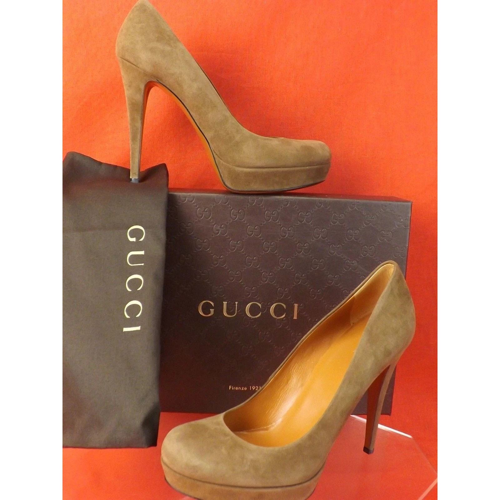 Gucci GUCCI BEIGE BROWN SUEDE BETTY PLATFORM PUMPS 39.5 #269702 Size US 9.5 / IT 39.5 - 6 Thumbnail