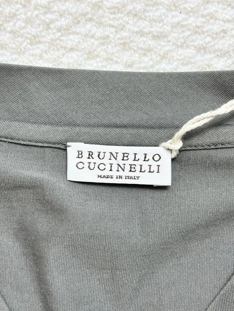 Brunello Cucinelli Brunello Cucinelli Gray V-Neck Sleeveless Top. Size US L / EU 52-54 / 3 - 3 Thumbnail
