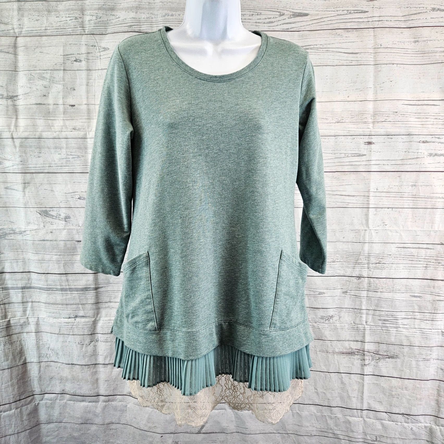 Vintage LOGO by Lori Goldstein Womens Top Blouse 3/4 Sleeve Size S Green Beige Lace Hem Pullover Front Logo Shirt Mens Womens Girls? Size S / US 4 / IT 40 - 2 Thumbnail