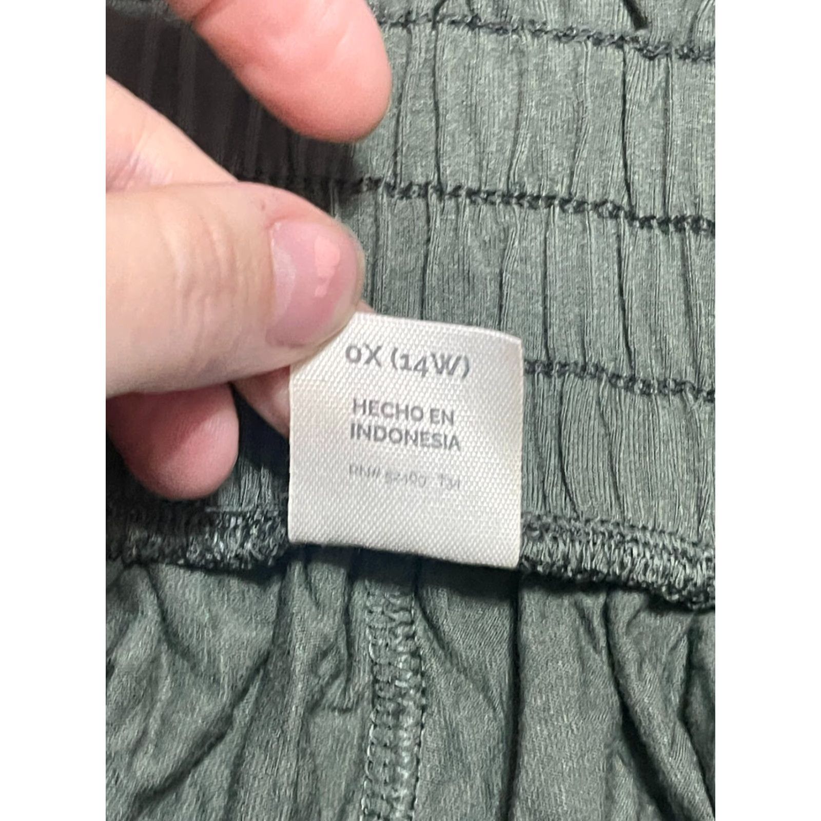 Vintage Terra & Sky Shorts Women's 0X Green Pull On Side Pockets Casual Regular Inseam 5.5 in Size 40" / US 18 - 6 Thumbnail