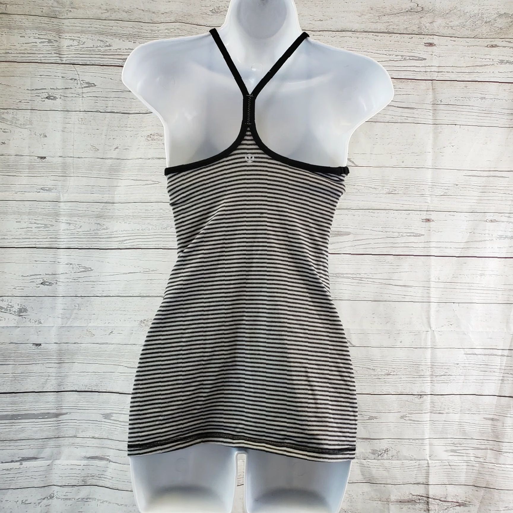 Lululemon Lululemon Power Y Tank Sz 4 Black Gray Striped Pullover Womens Size S / US 4 / IT 40 - 3 Thumbnail