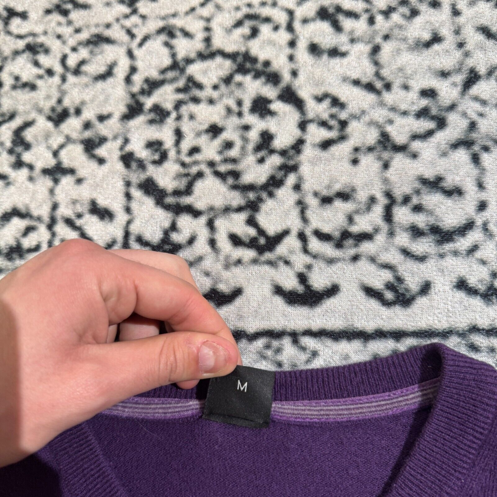 Hugo Boss × Vintage Hugo Boss Vintage Purple Wool Sweater Size M V-Neck Y2K 90s Size US M / EU 48-50 / 2 - 9 Thumbnail