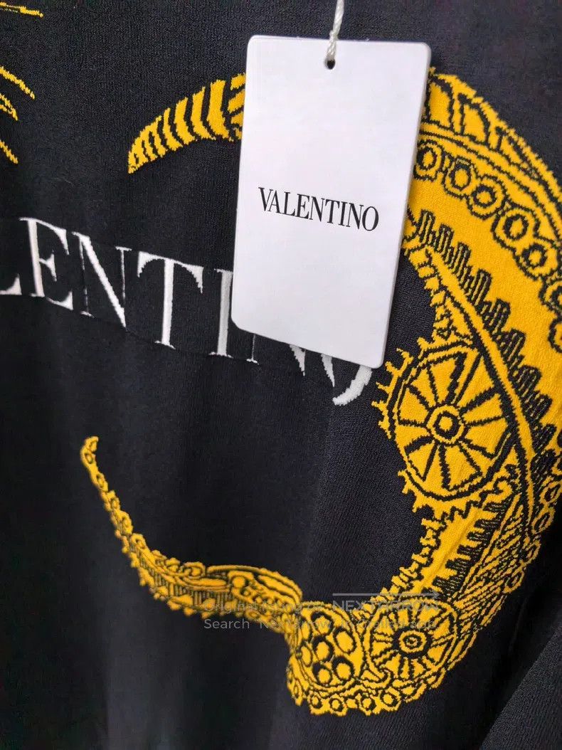 Other Valentino Men's knitwear Size US M / EU 48-50 / 2 - 7 Thumbnail