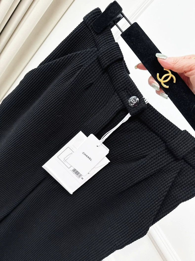 Chanel Chanel 21C Black Waffle Texture Shorts Size 35" - 4 Thumbnail