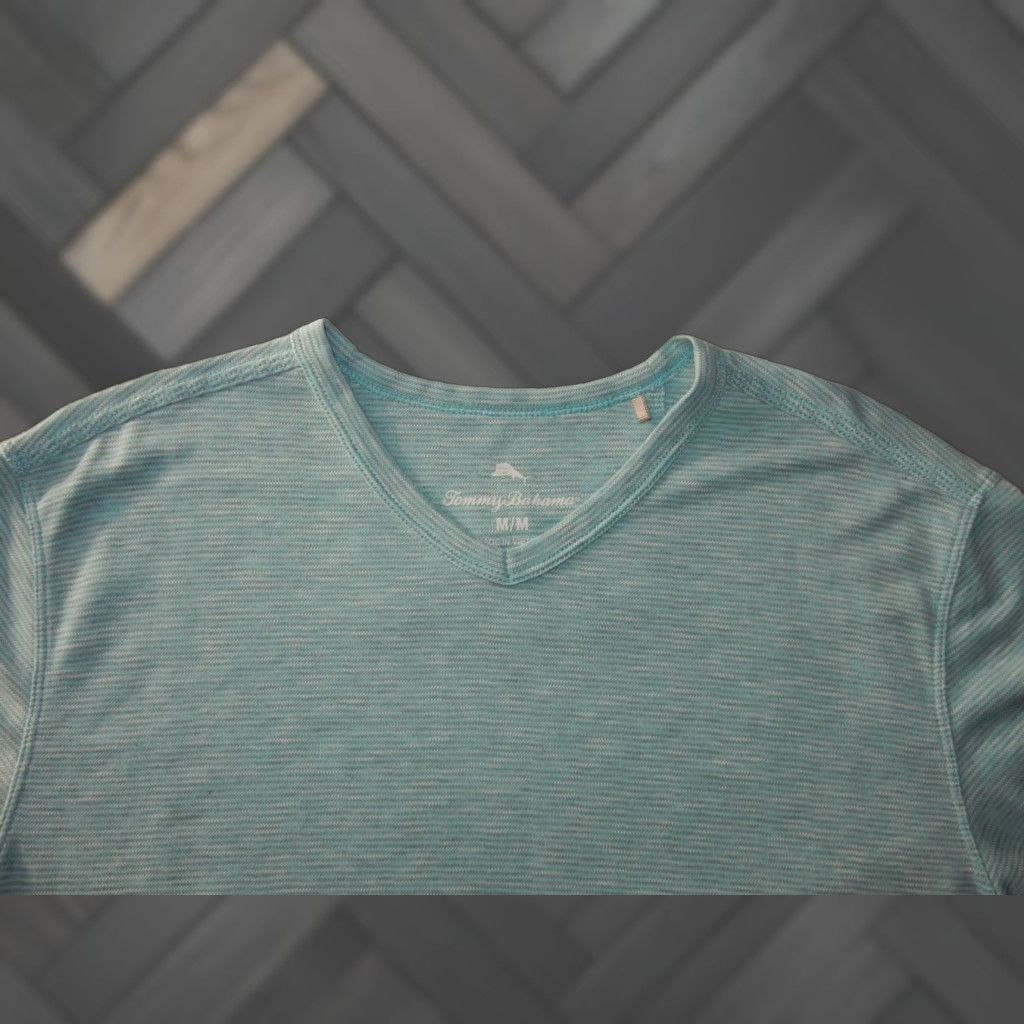 Tommy Bahama Tommy Bahama T-Shirt Men's V Neck Tencel Blend Size M Green Shirt Size US M / EU 48-50 / 2 - 1 Thumbnail