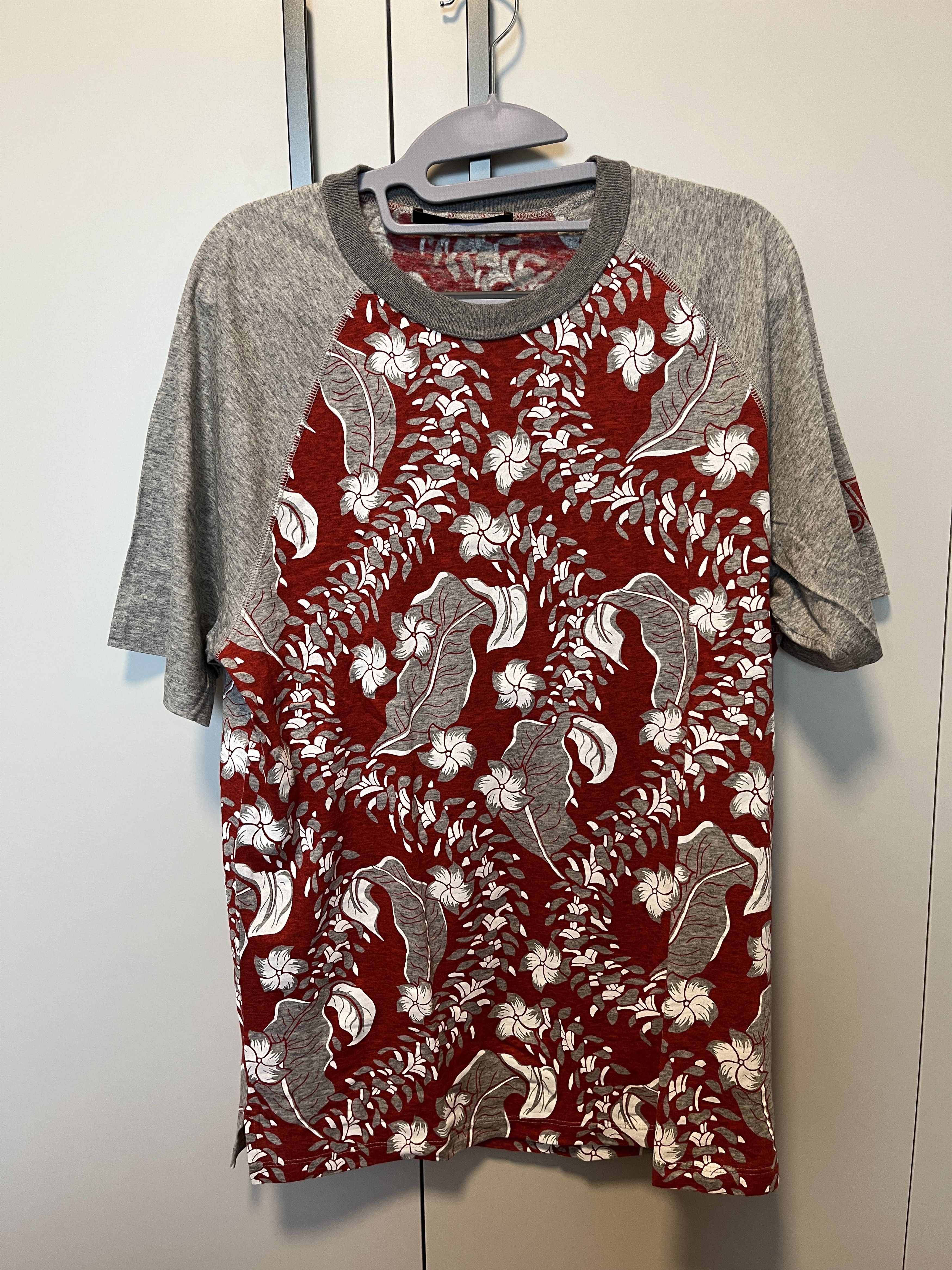 Louis Vuitton Louis Vuitton Hawaii Pattern Tee Size US L / EU 52-54 / 3 - 1 Thumbnail