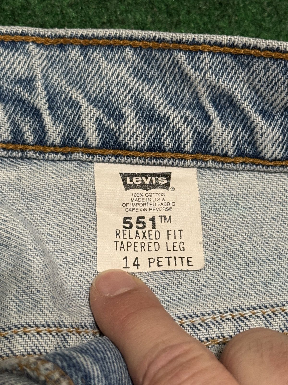 Levi's Vintage Clothing Vintage 90s Levi’s 551 Relaxed Fit 32x28 Distressed Jeans Size 36" / US 14 / IT 50 - 4 Thumbnail