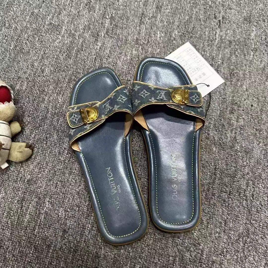 Louis Vuitton LV Monogram Slippers Mint 38.5 Size US 8 / IT 38 - 5 Thumbnail