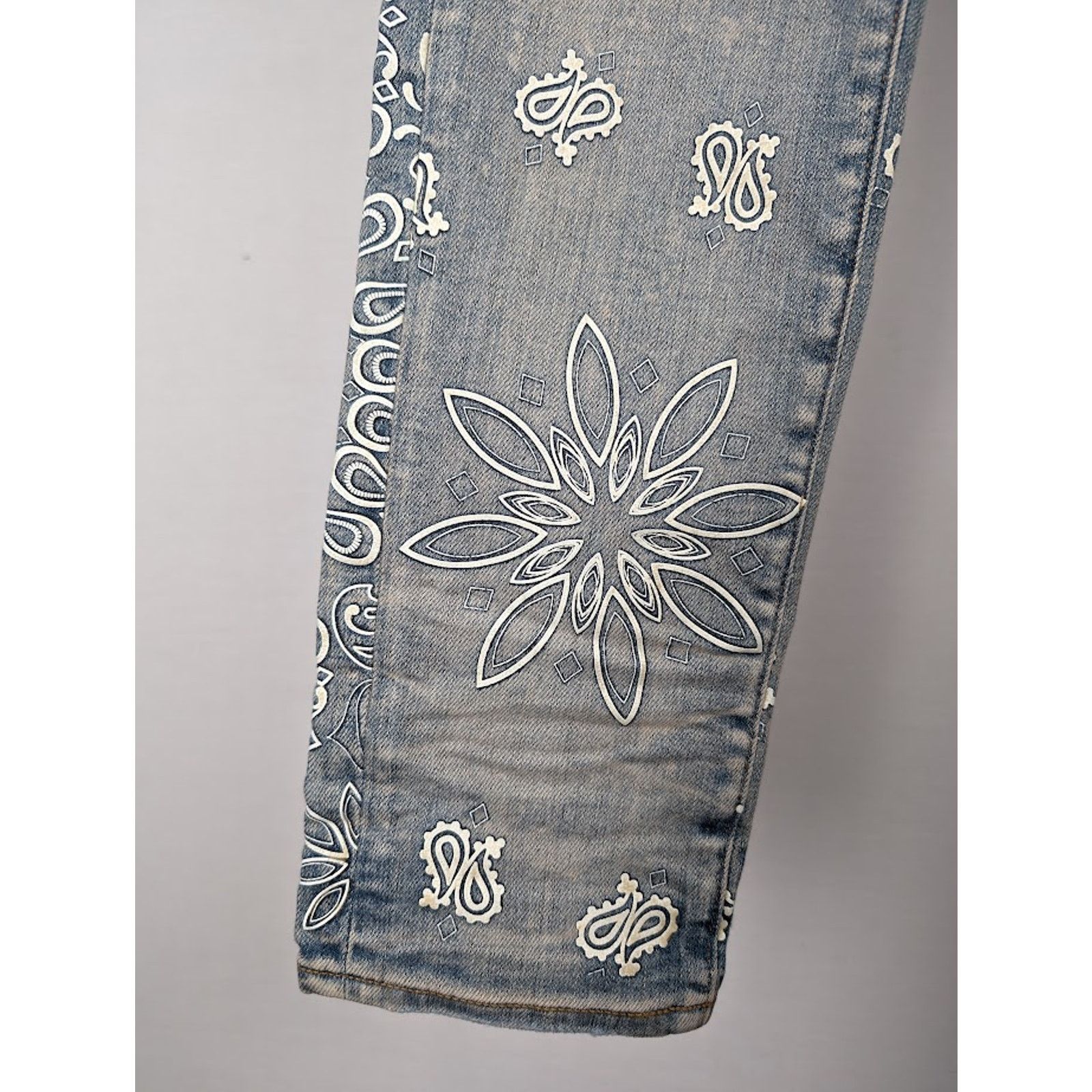 Amiri o1rshd1 Q:2 / Flocked Bandana Jeans in Clay Indigo Size US 31 - 4 Thumbnail