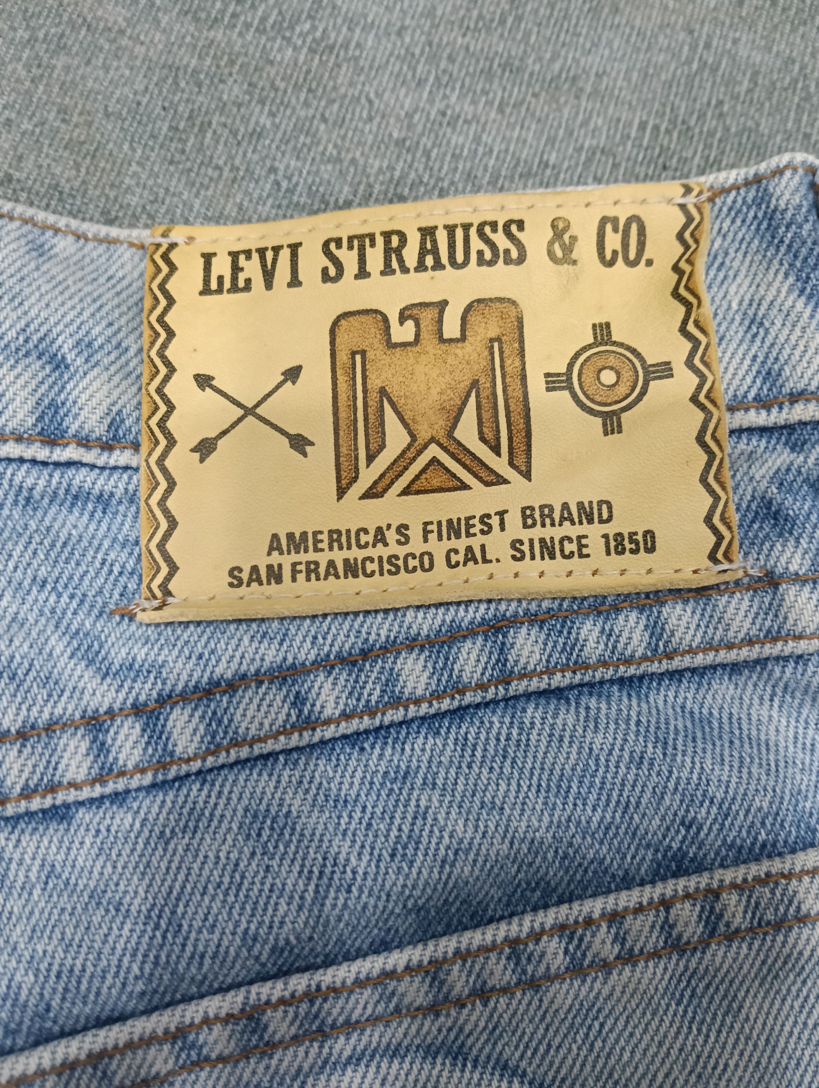 Levi's × Vintage Levis Big E Native American Headress Size US 28 / EU 44 - 9 Thumbnail