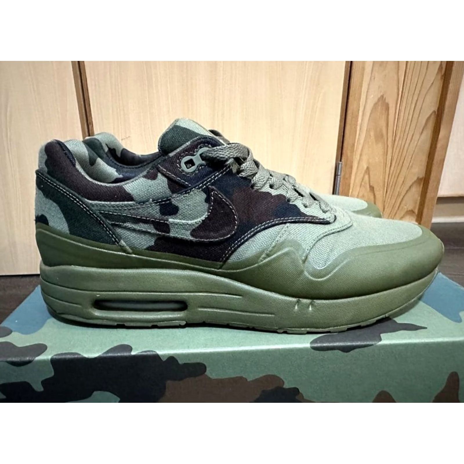 Nike Item Specifications: Brand: Nike Size US 10 / EU 43 - 3 Thumbnail