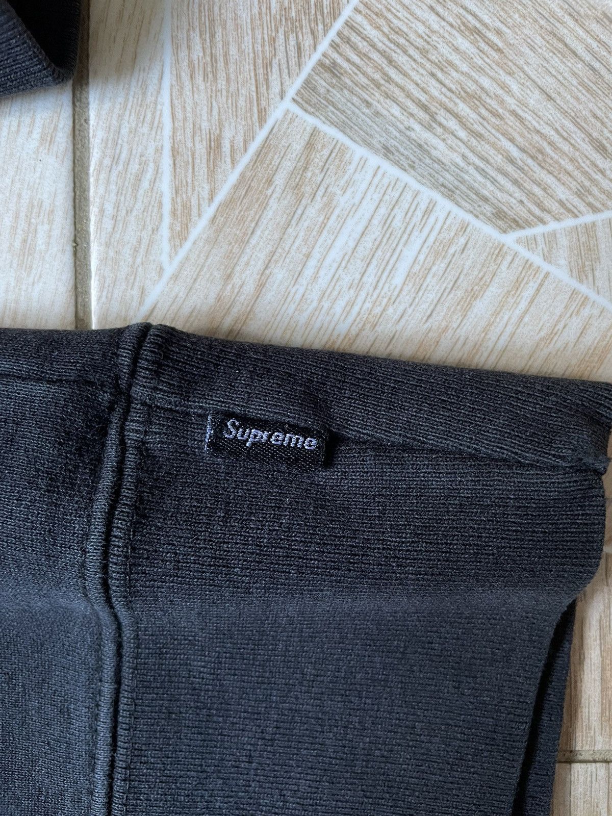 Supreme Supreme Big Gold Logo World Famous Hoodie Black Made Canada Size US L / EU 52-54 / 3 - 6 Thumbnail