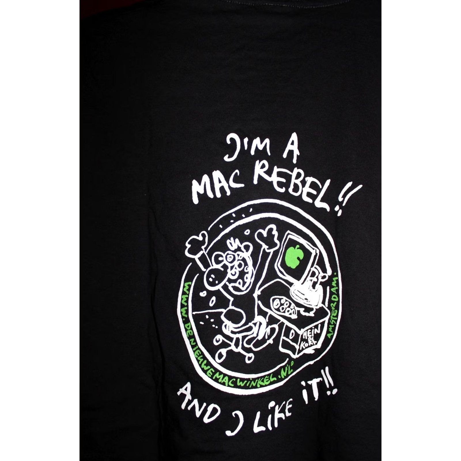 Fruit Of The Loom VINTAGE Apple Different Thinking I'm a Mac Rebel !! T-Shirt Mens L Black Size US L / EU 52-54 / 3 - 6 Thumbnail