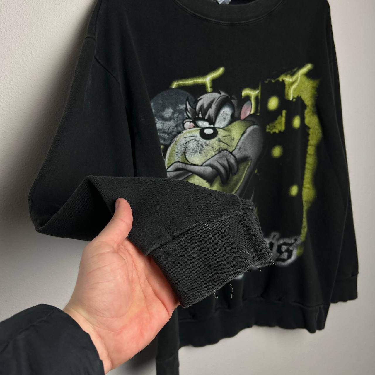 Warner Bros Vintage Looney Tunes Taz 1997 Warner Bros cartoon sweatshirt Size US XS / EU 42 / 0 - 7 Thumbnail