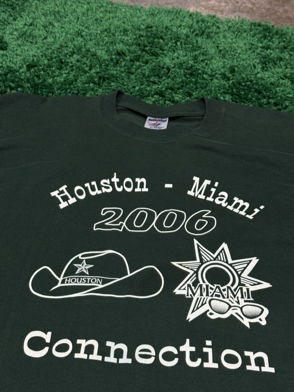 Vintage Vintage 2006 Houston Miami Connection Green Badge Logo Tee Size US XL / EU 56 / 4 - 3 Thumbnail
