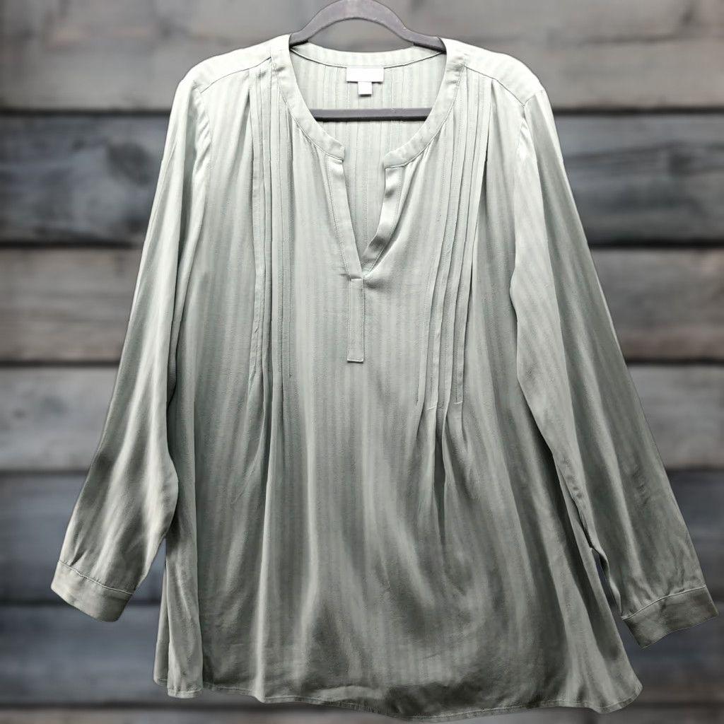 J. Jill J Jill Pintuck Pleat Tunic Blouse Womens M Sage Green Long Sleeve Split Neck V-Neck Relaxed Fit Size M / US 6-8 / IT 42-44 - 1 Thumbnail
