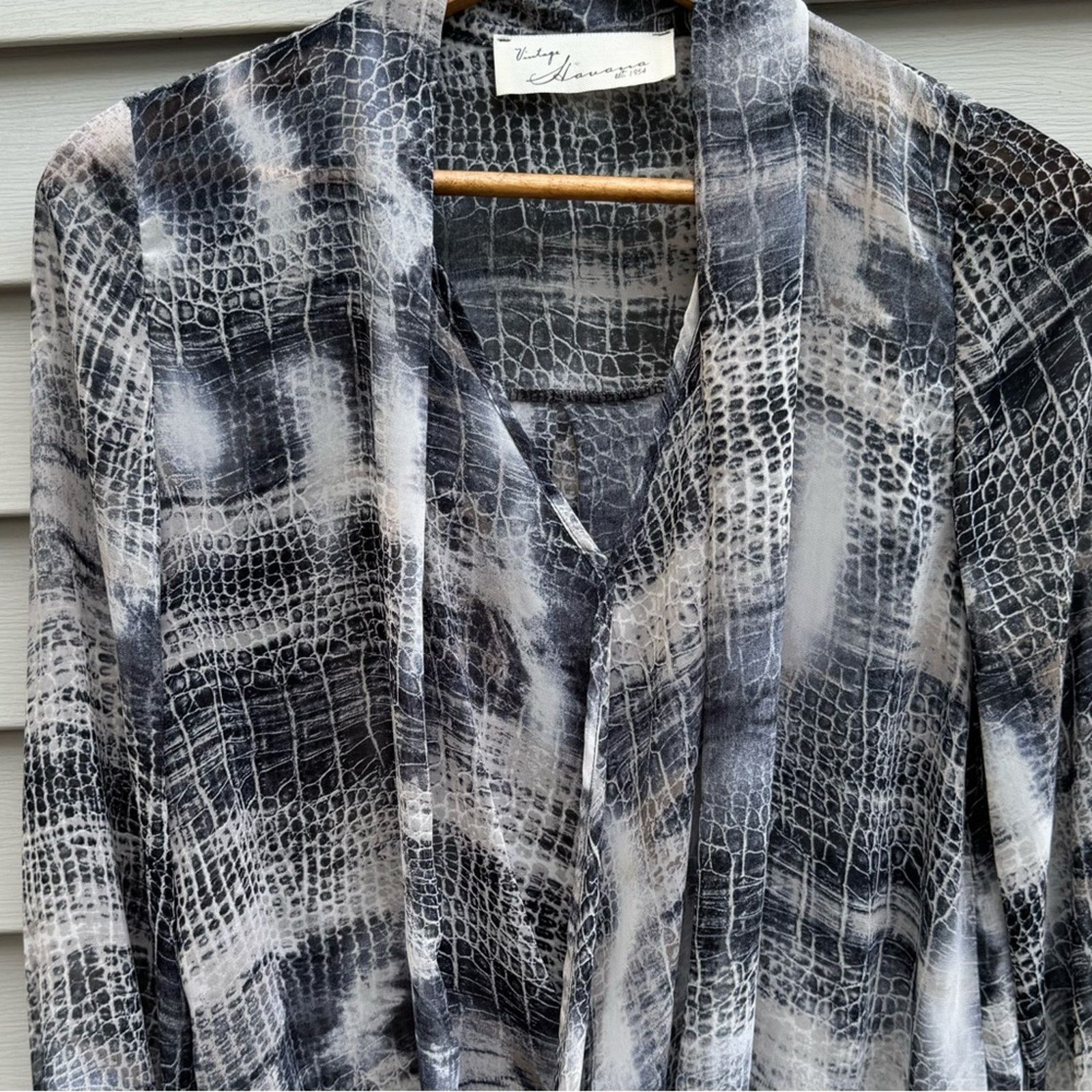 Vintage Havana Vintage Havana Blue Print Blouse Size S Sheer Drape Front Size S / US 4 / IT 40 - 9 Thumbnail