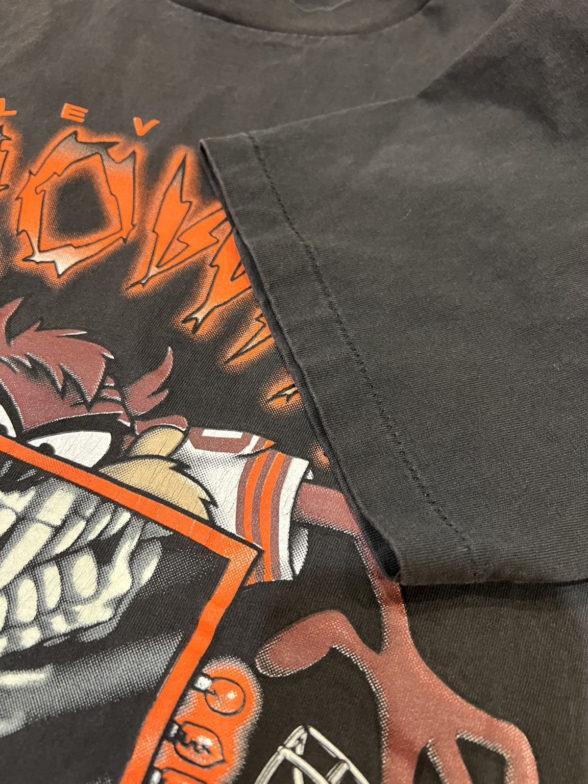 Vintage 1994 Cleveland Browns x Looney Tunes Taz Tee Size US L / EU 52-54 / 3 - 4 Thumbnail