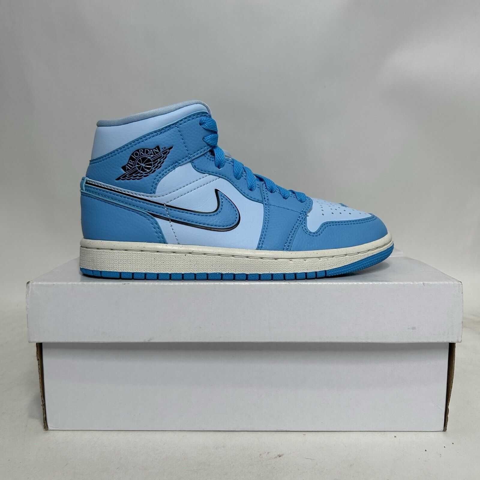 Nike Nike Shoes Air Jordan 1 Mid SE WMNS “Ice Blue” 2024 Size US 6 / IT 36 - 4 Thumbnail