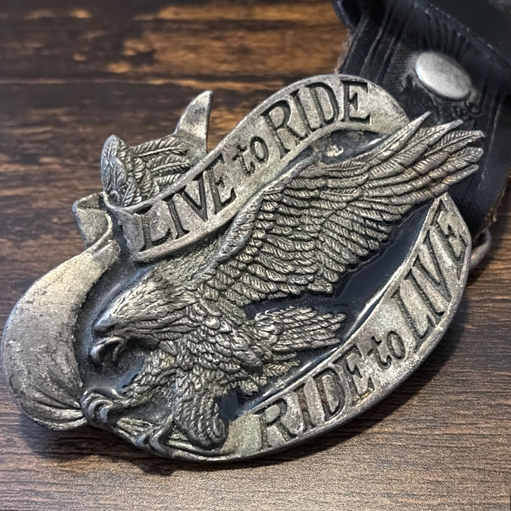 Vintage VINTAGE Motorcycle Belt Black Engrained Leather Pewter Buckle Live To Ride 38-40 Men? Women? Size ONE SIZE - 3 Thumbnail