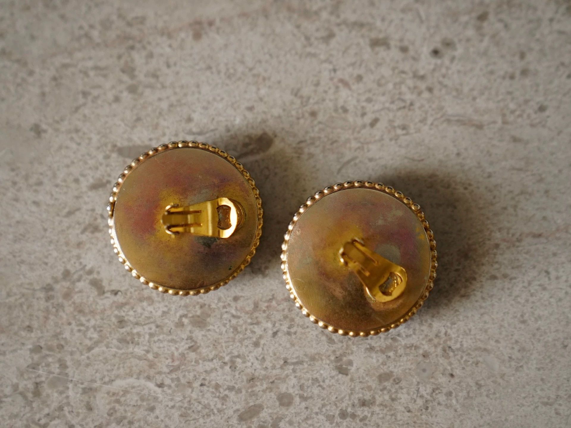Other Dominique Aurientis Vintage Gold Heart Ear Clips (L) Size ONE SIZE - 6 Thumbnail