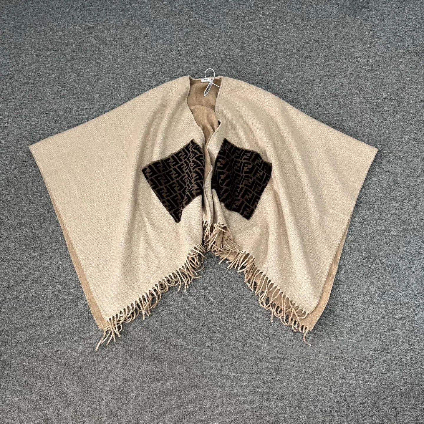 Fendi FENDI size F Double F-pocket, frill, cloak, shawl, coat| Size ONE SIZE - 1 Thumbnail