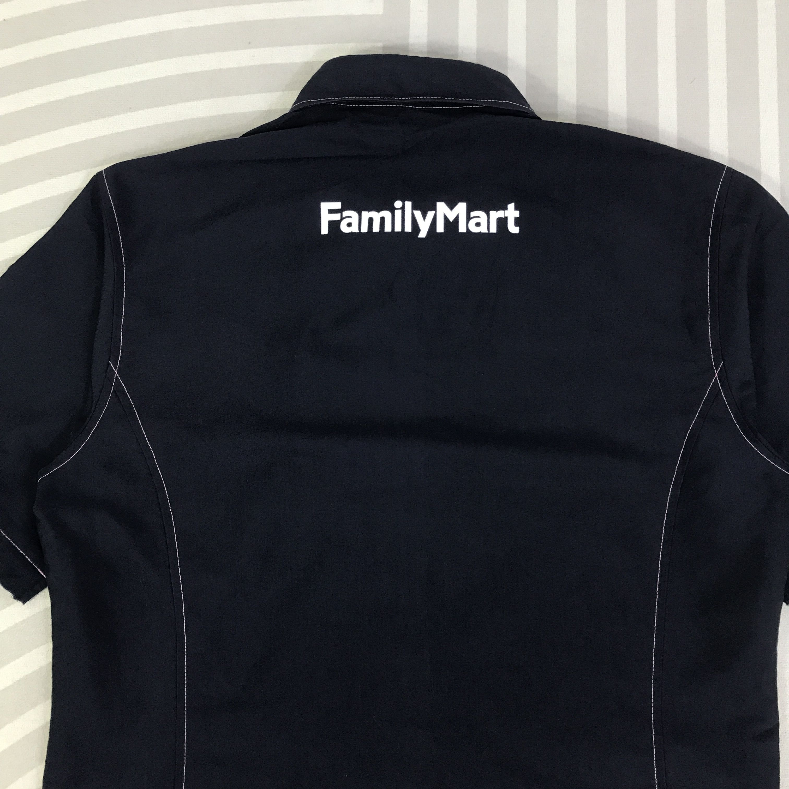 Japanese Brand Vintage Family Mart Staff Japan shirt Jacket K124B19 Size US M / EU 48-50 / 2 - 4 Thumbnail