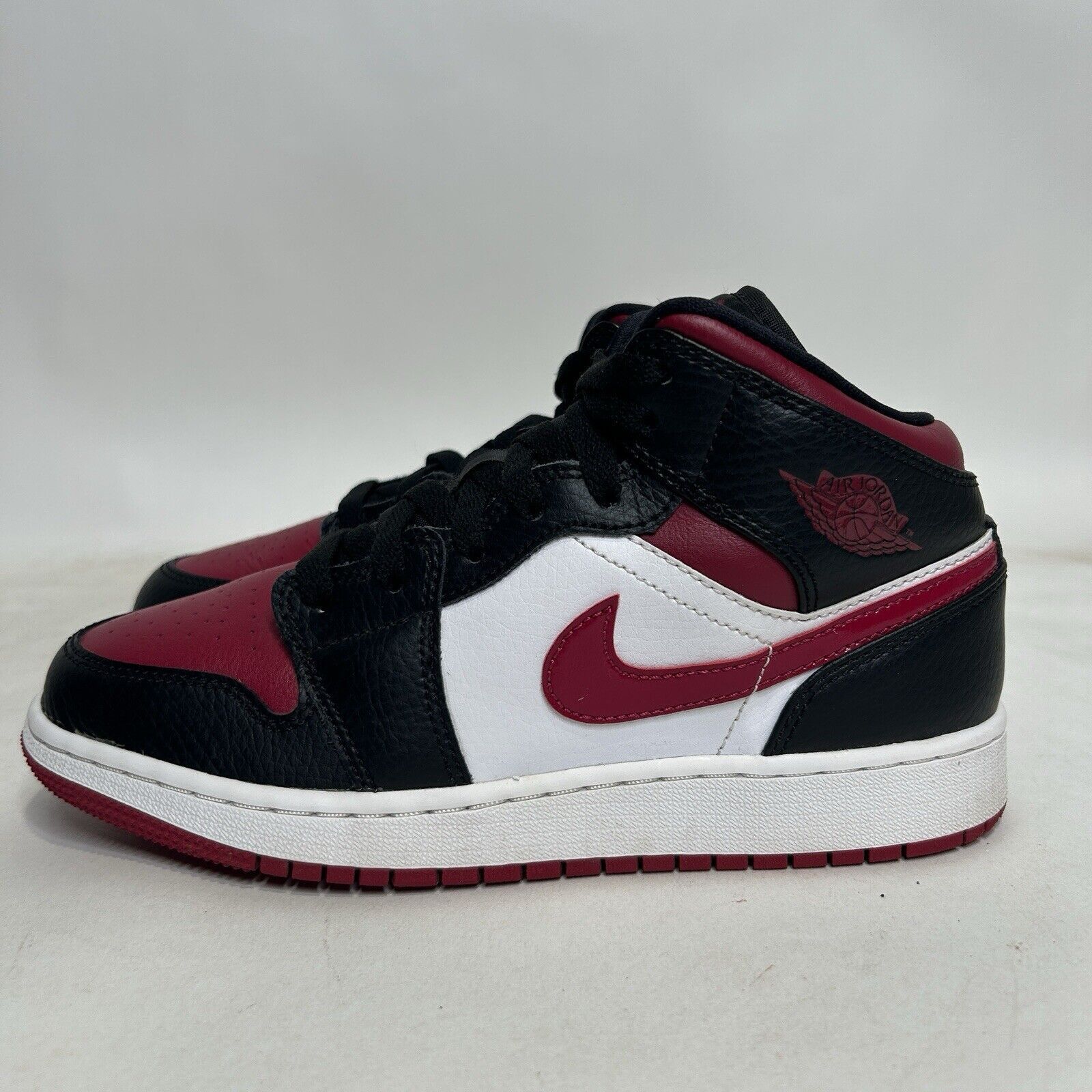 Jordan Brand Nike Shoes Air Jordan 1 Mid GS “Bred Toe/Noble Red” 2024 Size US 6.5 / IT 36.5 - 6 Thumbnail