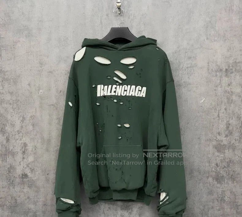 Balenciaga Balenciaga Distressed Logo Hoodie Sweatshirt. Size US XXS / EU 40 - 1 Thumbnail