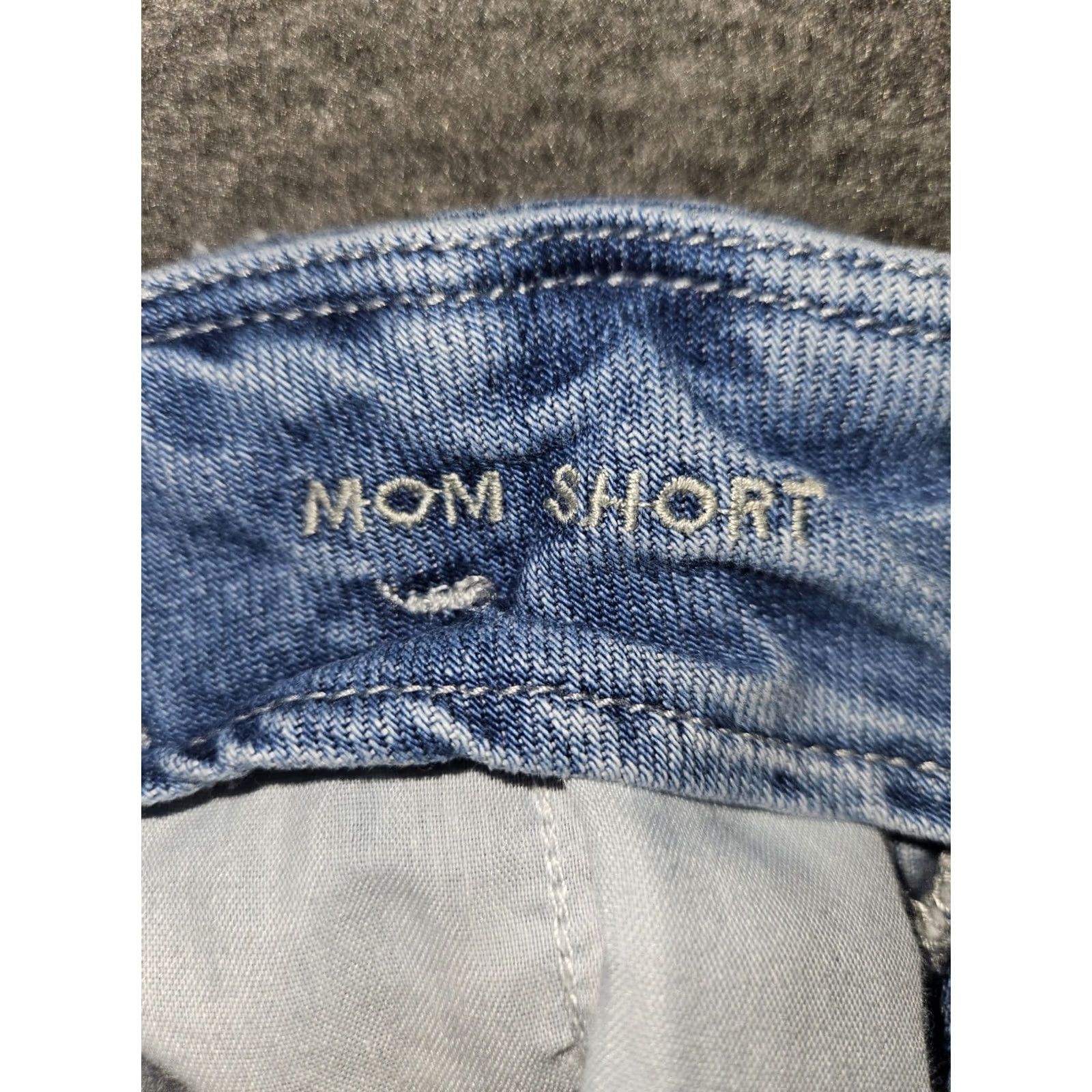 American Eagle Outfitters American Eagle Mom Short Blue Denim Belted Button Fly Distressed Women's 12 Size 34" / US 12 / IT 48 - 4 Thumbnail