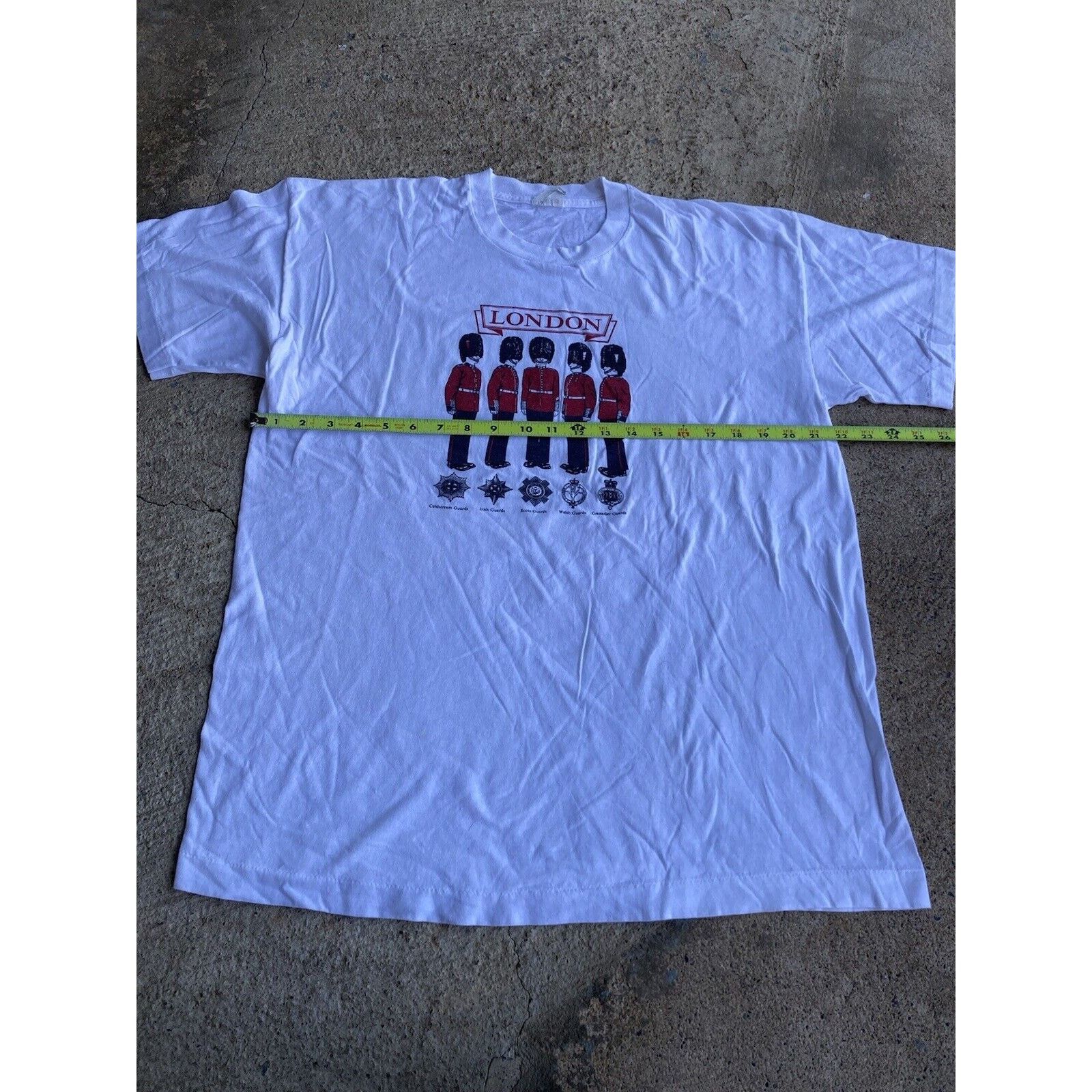 Vintage Vintage 90’s London Royal Guard Single Stitch White Shirt Size US L / EU 52-54 / 3 - 12 Thumbnail