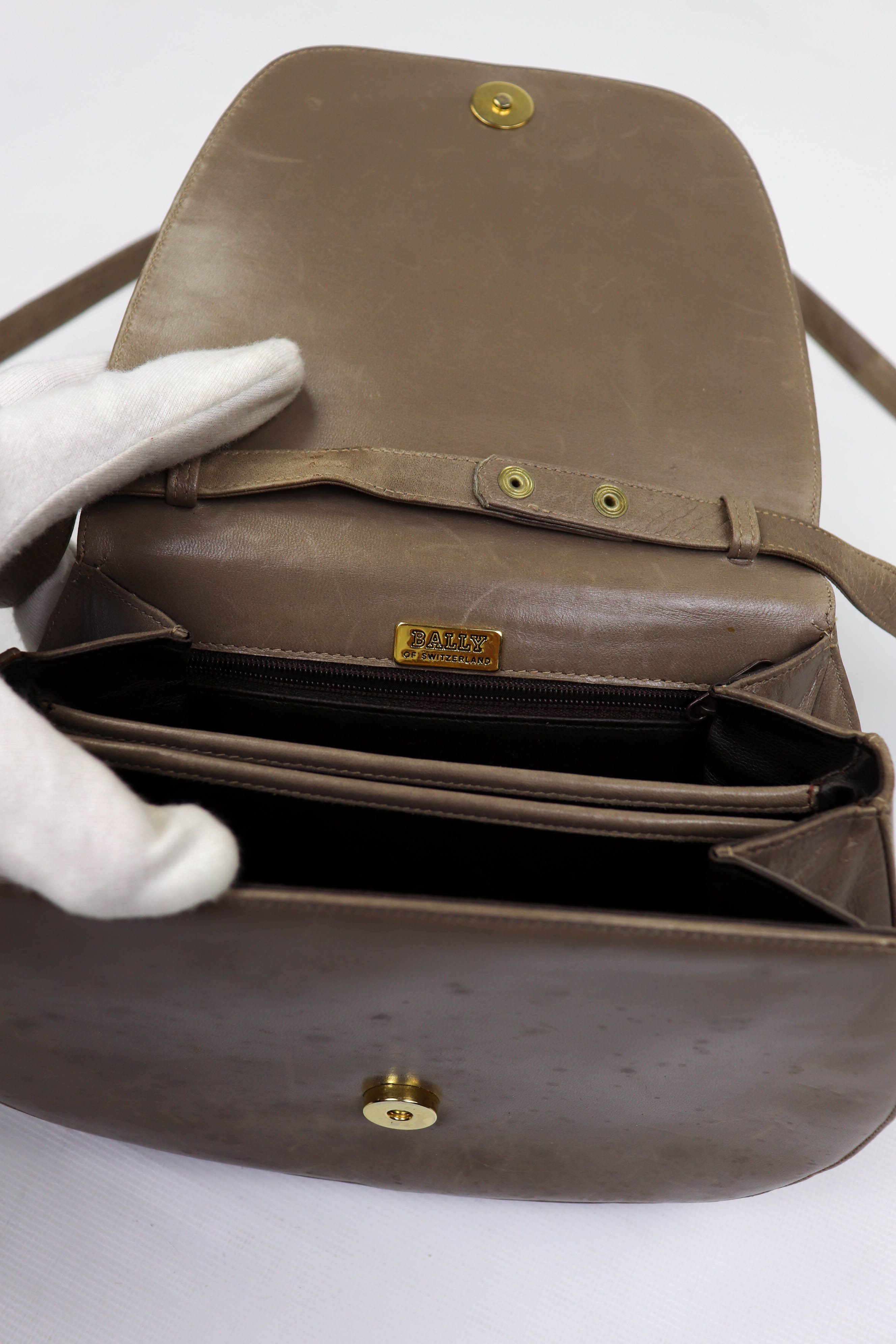 Bally Bally Switzerland Vintage Cream Beige Leather Crossbody Bag Size ONE SIZE - 9 Thumbnail