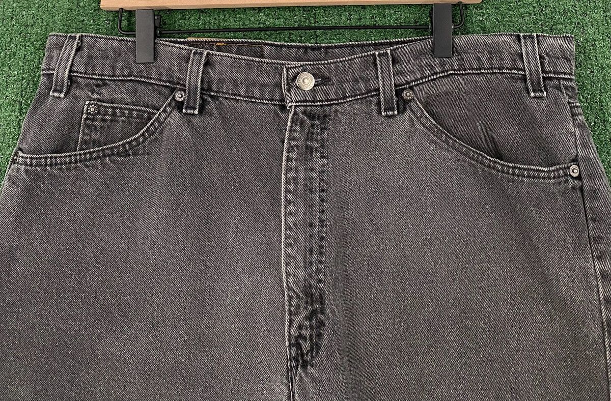Levi's 90’s Levi’s 550 Orange Tab Relaxed Fit Black Jean Shorts 37 Size US 37 - 2 Thumbnail