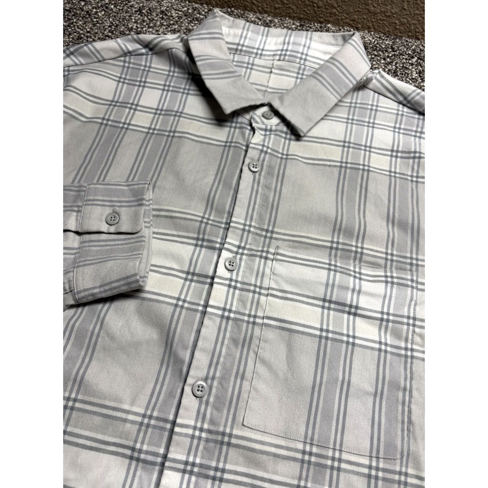 Lululemon Lululemon Flannel Shirt Mens Large Gray Blue Plaid Button Up Size US L / EU 52-54 / 3 - 2 Thumbnail