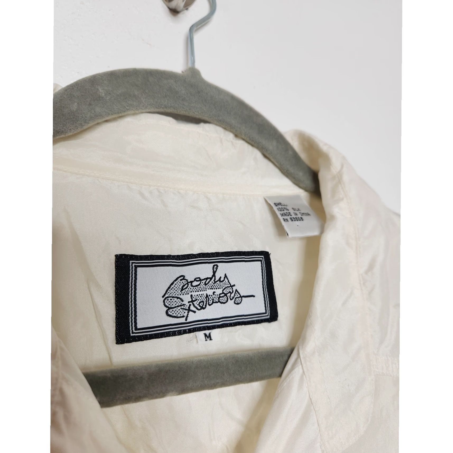 Vintage VINTAGE White Silk Button Shirt M Unisex Adults Button-Up 80s 90s Punk Fairy Coastal Beach Whimsy Top Body Exteriors Mens Womens Girls Boys Size M / US 6-8 / IT 42-44 - 5 Thumbnail