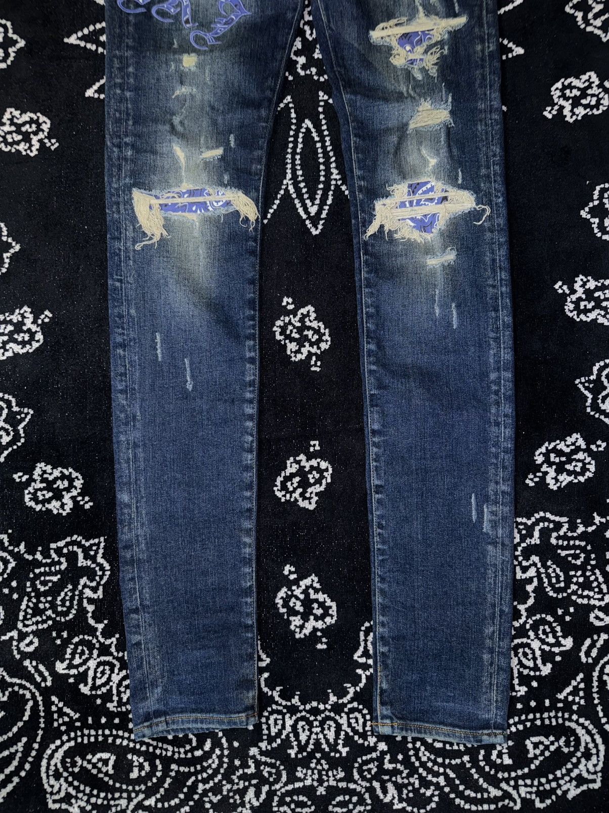 Amiri AMIRI BANDANA PURPLE ENGLISH LOGO JEANS Size US 30 / EU 46 - 14 Thumbnail