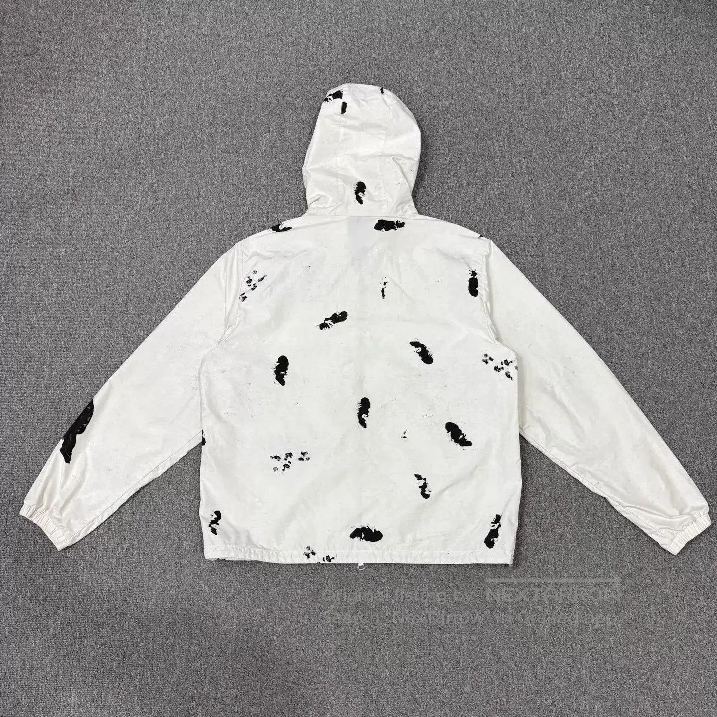 Moncler Hooded Printed Light Jacket with Sun Design. Size US L / EU 52-54 / 3 - 2 Thumbnail
