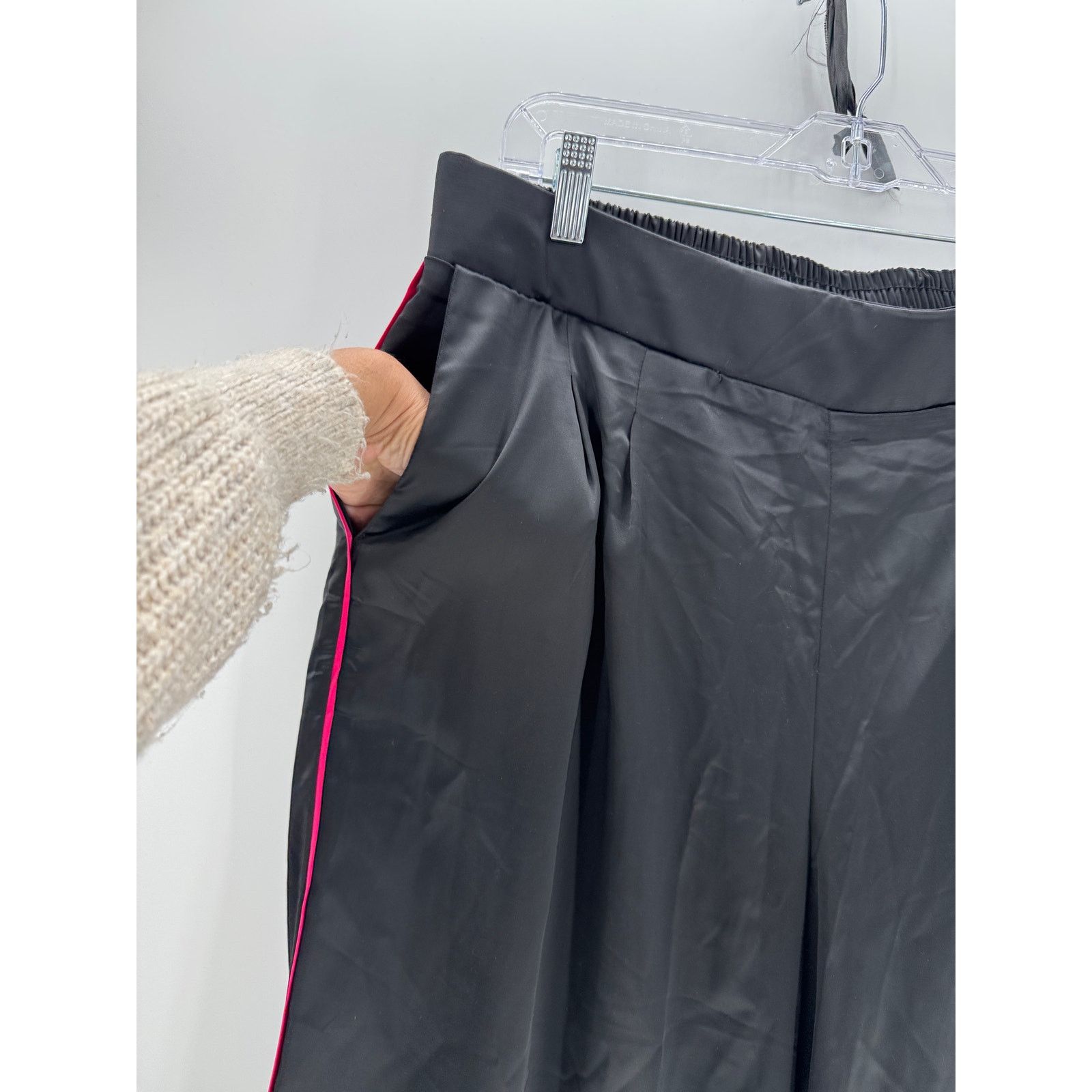Other Torrid Wide Leg High-Rise Pull-On Satin Pants black pink L Size 36" / US 14 / IT 50 - 6 Thumbnail