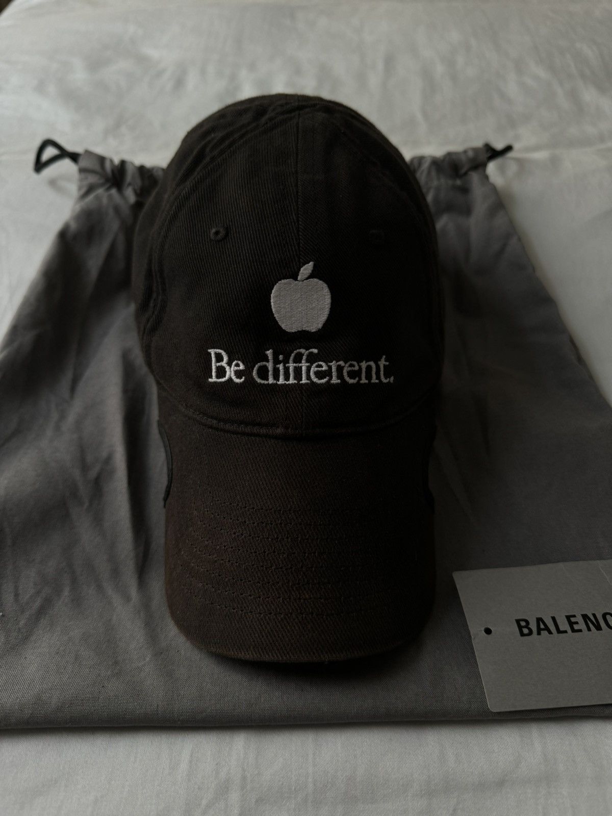 Balenciaga Balenciaga Be Different apple Cap Hat Size ONE SIZE - 6 Thumbnail