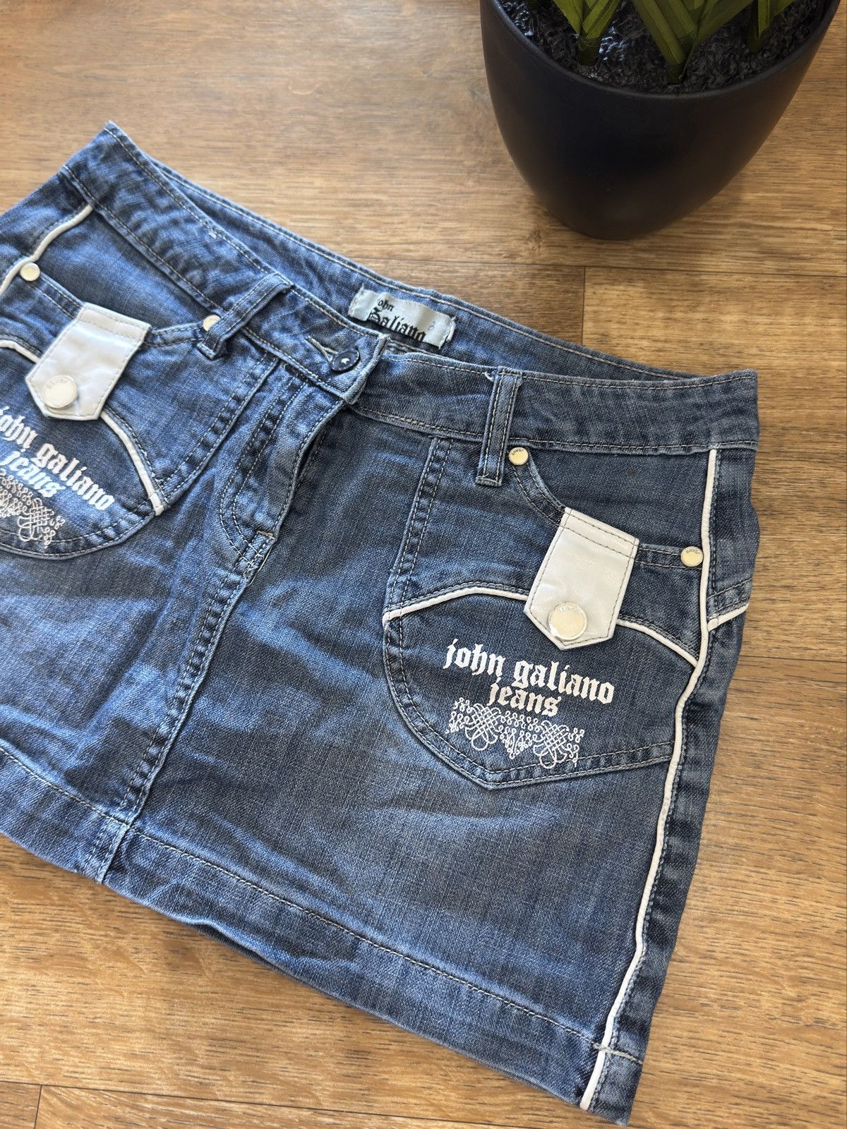 John Galliano VINTAGE GALLIANO AVANT GARDE MINI SKIRT Size 27" / US 4 / IT 40 - 3 Thumbnail
