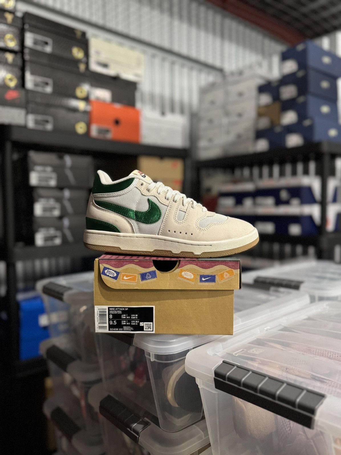 Nike Attack SP Social Status Size 8