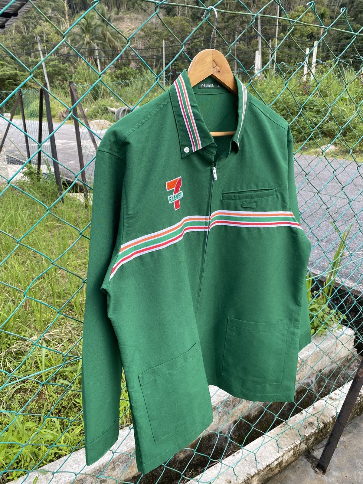 Japanese Brand Vintage 7-eleven woven spellout long sleeve shirt uniform Size US L / EU 52-54 / 3 - 4 Thumbnail