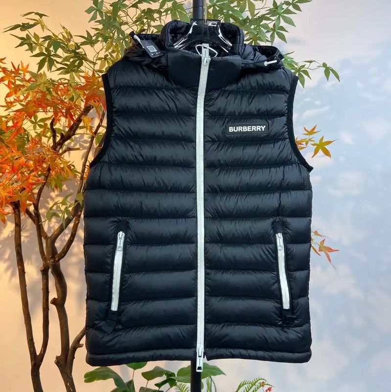 Burberry Burberry Women's Black Nylon Puffer Vest Size XS / US 0-2 / IT 36-38 - 1 Thumbnail