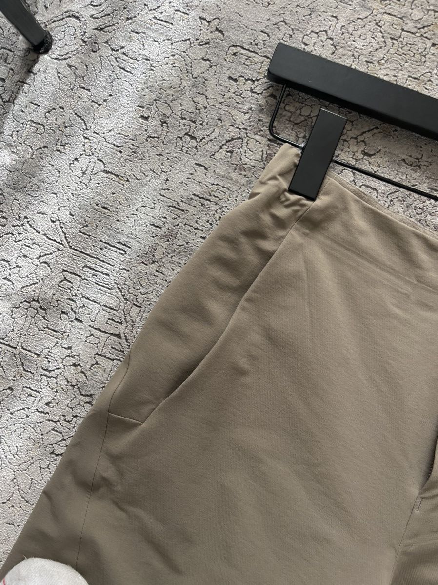 Veilance Khara Pant W Size 26" / US 2 / IT 38 - 4 Thumbnail