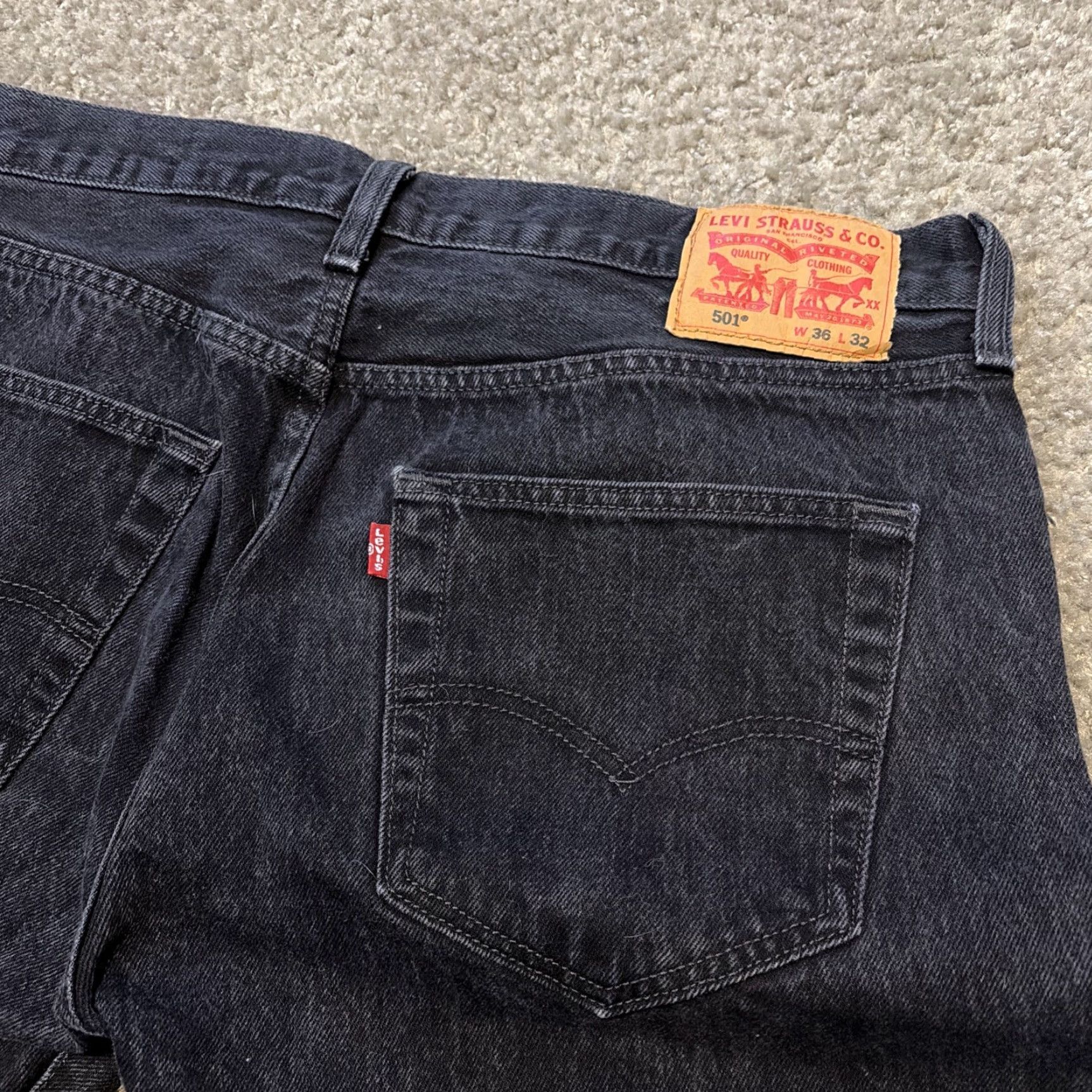 Levi's VINTAGE Levi’s 501 Button Fly Black Denim Jeans Straight Leg 36x32 Men Jeans Straight 501 Black Denim Mens Size US 36 / EU 52 - 5 Thumbnail