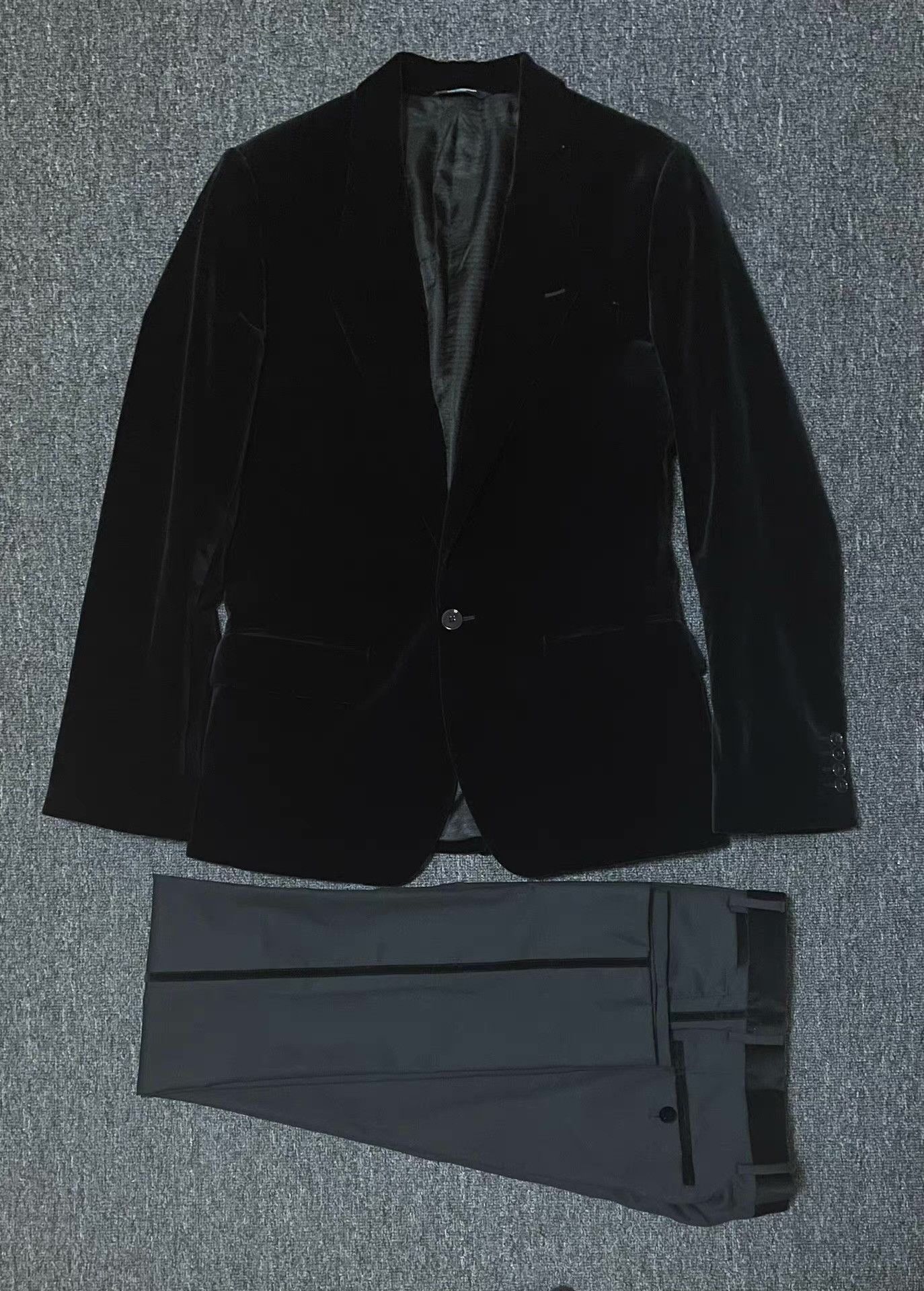 Dolce & Gabbana Dolce & Gabbana Velvet Suit, Q4 Size 48R - 1 Thumbnail