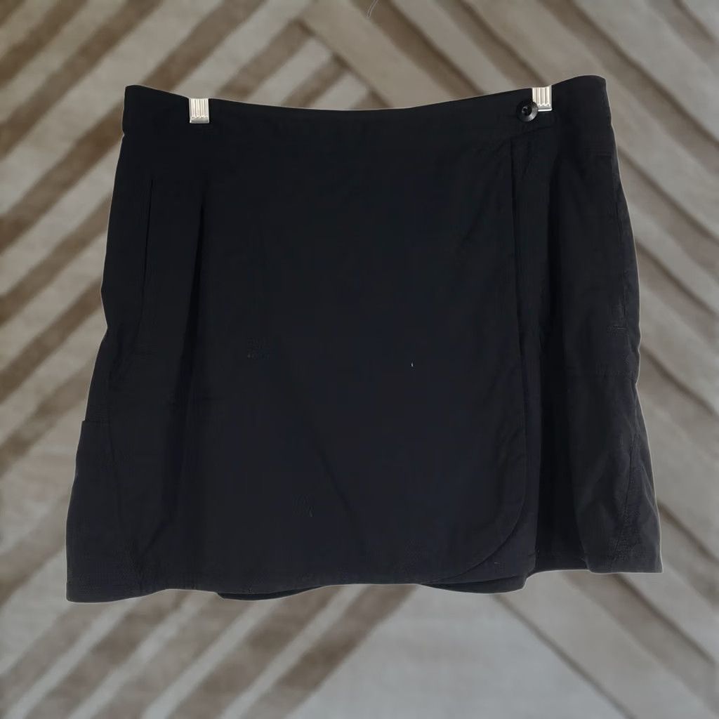 Patagonia PATAGONIA Womens 10 Black Nylon Skort Skirt Casual Size 32" / US 10 / IT 46 - 1 Thumbnail