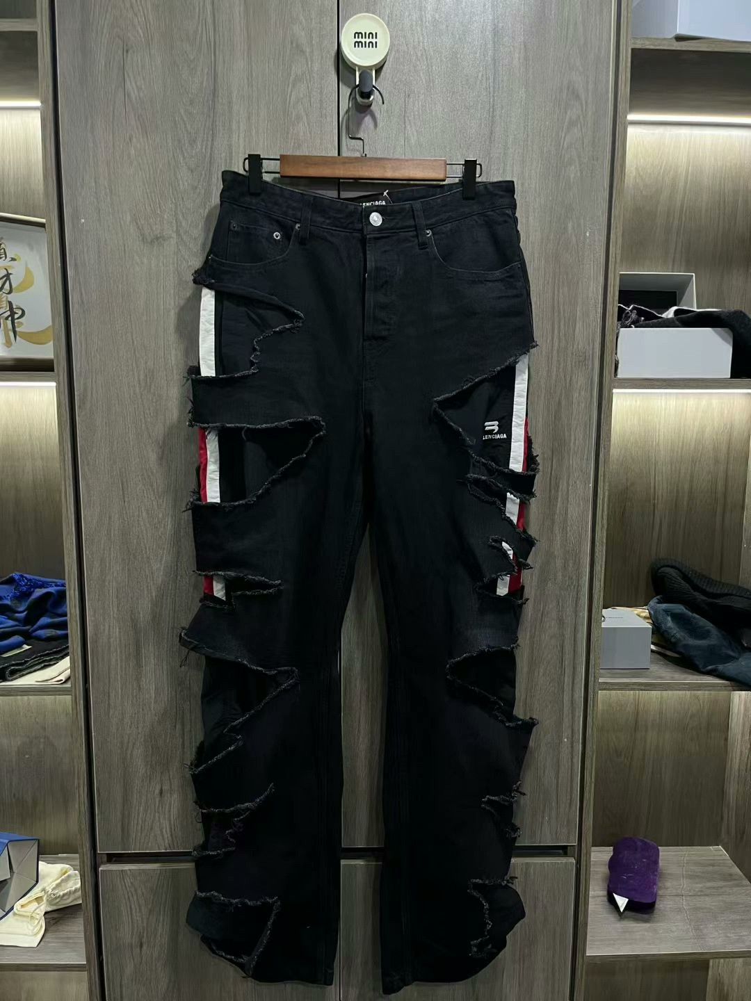 Balenciaga balenciaga black red embroidered distressed jeans Size US 30 / EU 46 - 1 Thumbnail