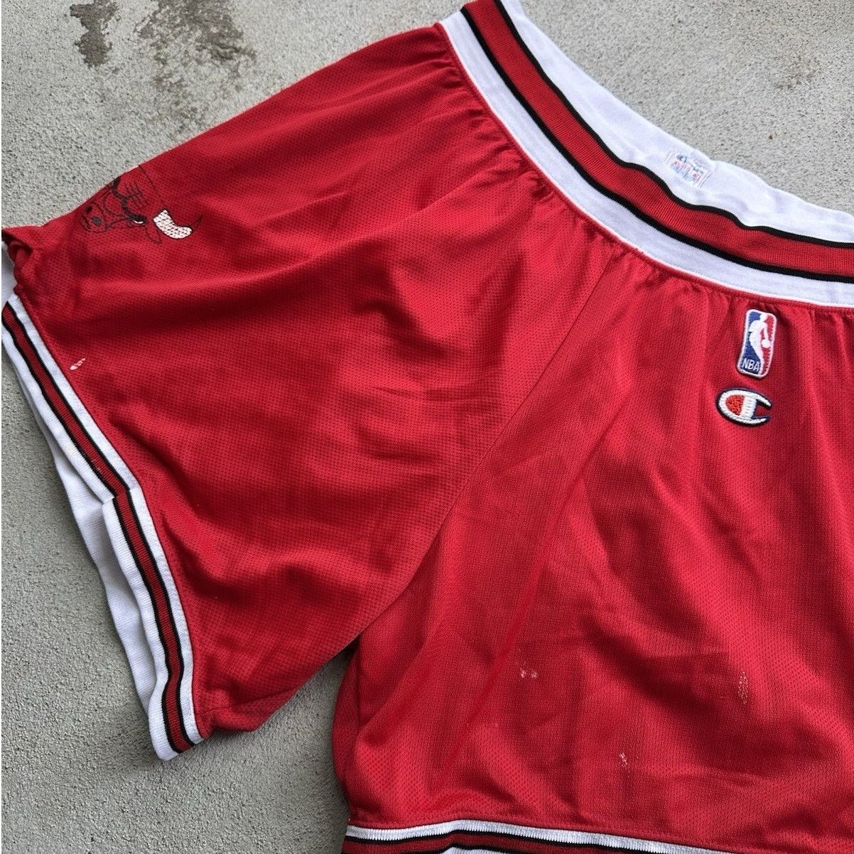 Champion × NBA × Vintage VTG Champion Chicago Bulls NBA Red Basketball Shorts Size XL Size US 34 / EU 50 - 3 Thumbnail