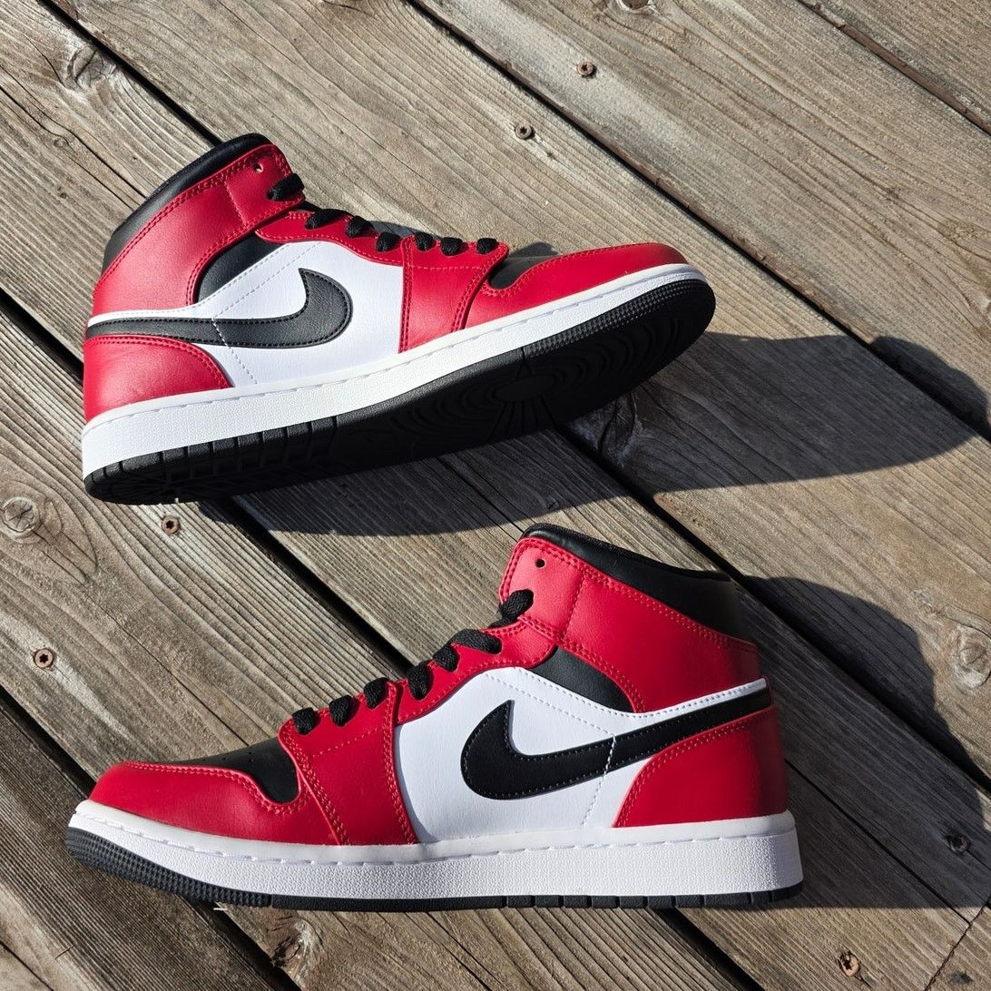 Jordan Brand × Nike Nike Air Jordan 1 Mid "Chicago Toe" Size US 10 / EU 43 - 3 Thumbnail